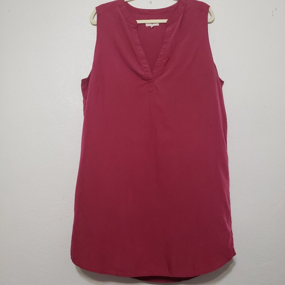 Lou & Grey V-Neck Dress